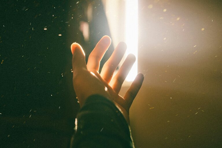 Světlo uprostřed tmy